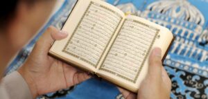 دليل الطالب درس حفظ سورة المدثر (1-17) قرآن تحفيظ الصف الرابع الإبتدائي الفصل الاول 1438/1439 هـ